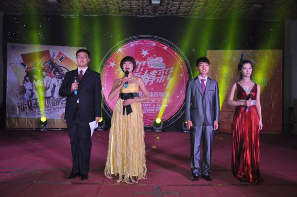 开元官网举办2012迎新文艺晚会