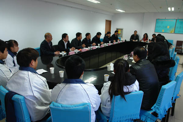 开元官网召开市委统战部、张家口山东商会资助贫困大学生座谈会