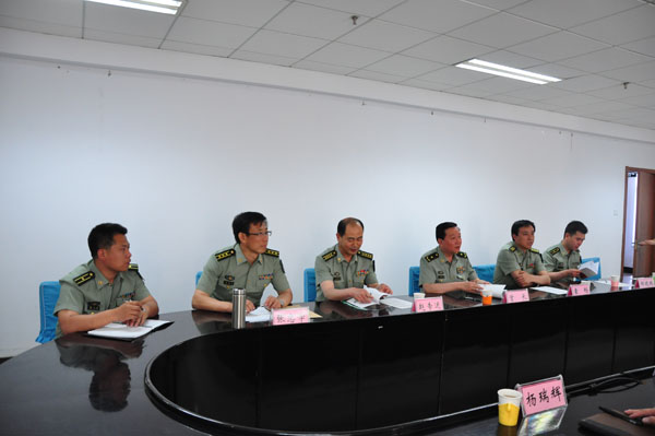 河北省军区副政委李建斌少将一行来开元官网检查指导大学生征兵工作
