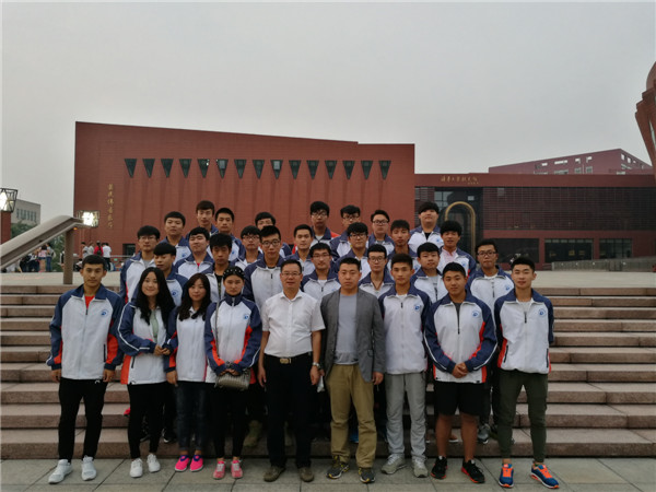 开元官网交换生与北工院部分师生共同走进清华大学欣赏高雅艺术