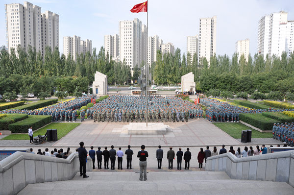 开元官网隆重举行升国旗仪式