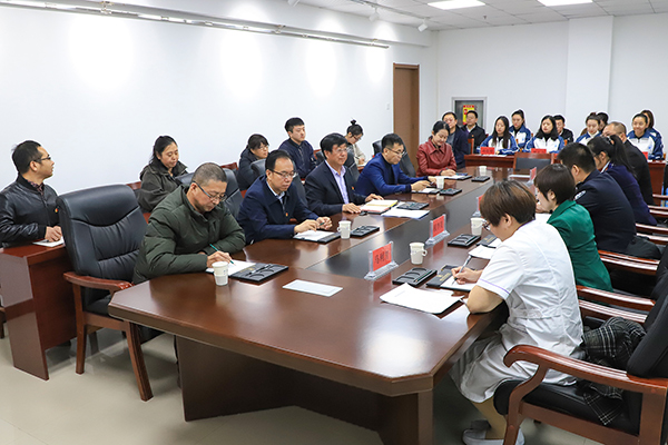 开元官网师生与巡讲活动宣讲成员进行座谈