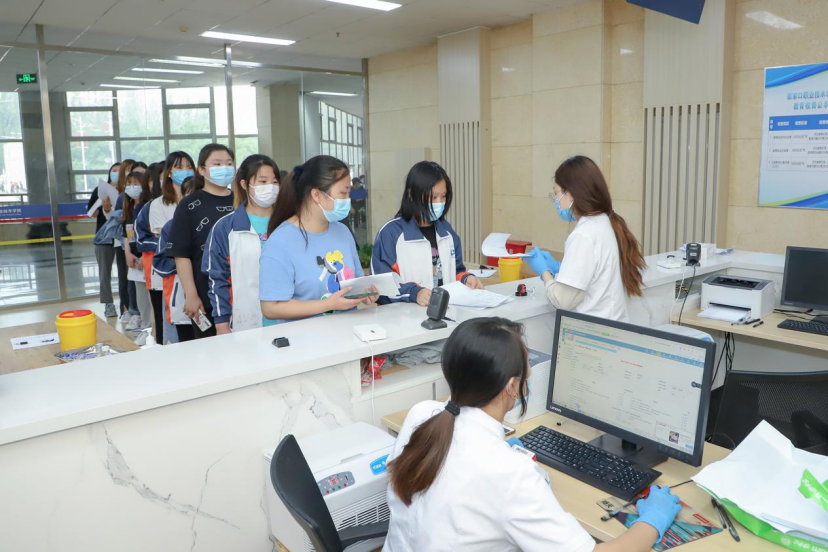 开元官网师生第二针新冠肺炎疫苗接种工作有序展开