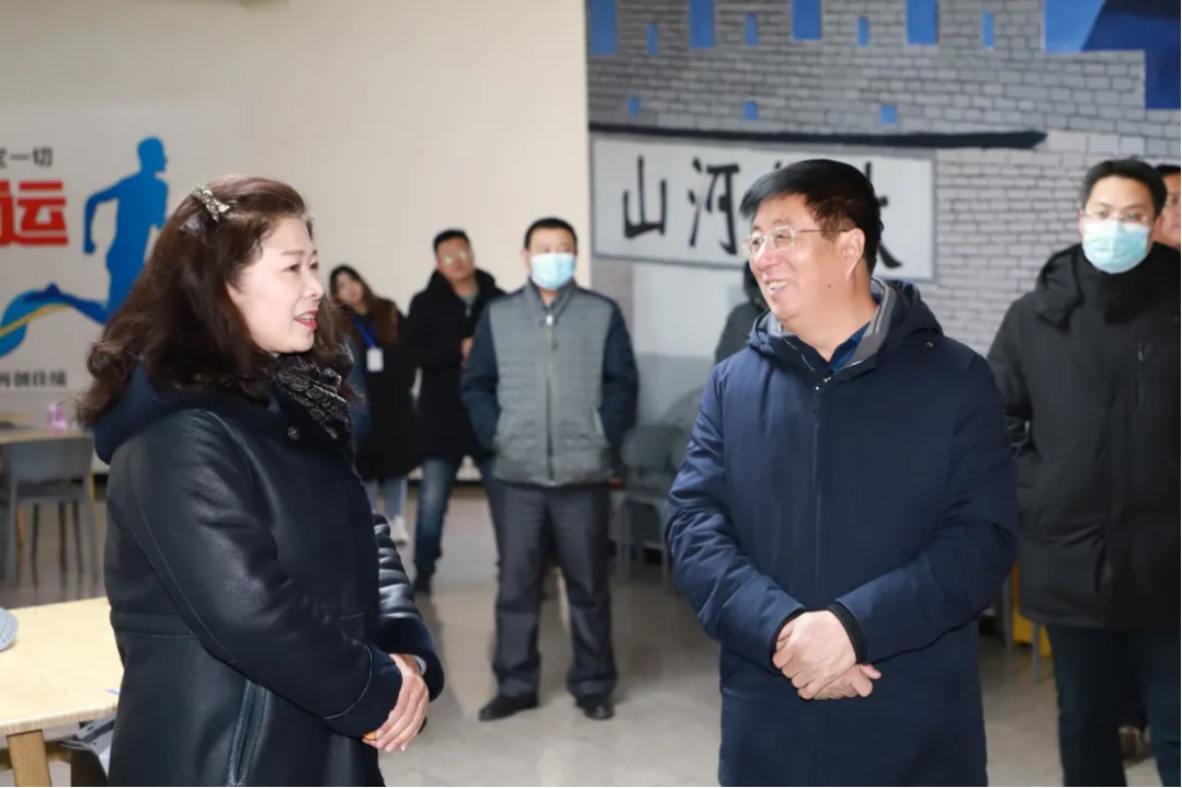 相约冬奥——扛红旗、当先锋 | 党委书记冯印涛看望开元官网参与冬奥重点文化活动师生